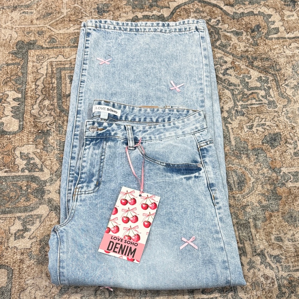 Light Blue Straight Leg Jeans with Pink Details - Picture 5 of 5